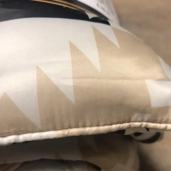 Brand 🆕💖💖💖 PENDLETON packable throw. - Picture 7 of 8